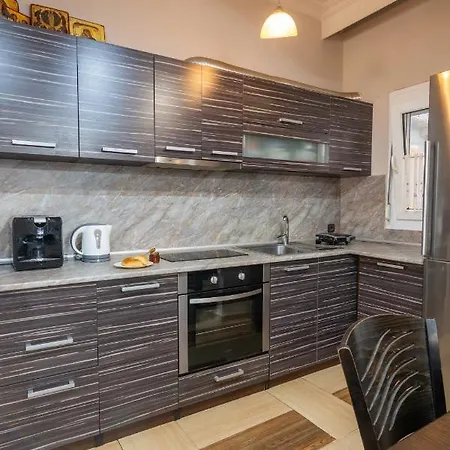Olive Tree Apartment *